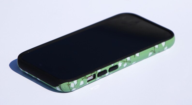 Étui de portable robuste Muguet pour iPhone® et Samsung Galaxy® | Jolie trousse verte à motifs floraux nature et jardin pour le printemps et l'été image 3