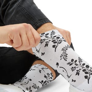 Black Vine Leaf Pattern Sock, Chic Floral PatternSocks