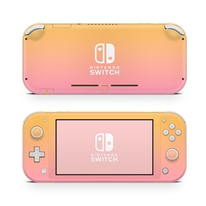 Puede incluir: Una consola de juegos portátil Nintendo Switch Lite rosa y naranja con un logotipo blanco y el texto "NINTENDO SWITCH".