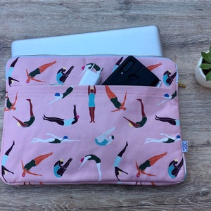 13 inch laptoptas, Mac Book sleeve, Mac Book Air sleeve met surfer motief, MacBook tas Afrika, heren laptoptas met extra zijvak