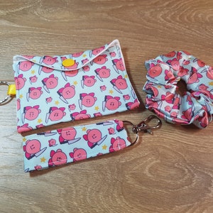Boze Kirby meme bundel - scrunchie, portemonnee, sleutelhanger, demon, staal, geweld, grappig, nieuwigheid, cadeau