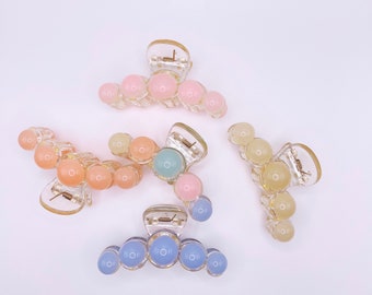 Hair claws clips .