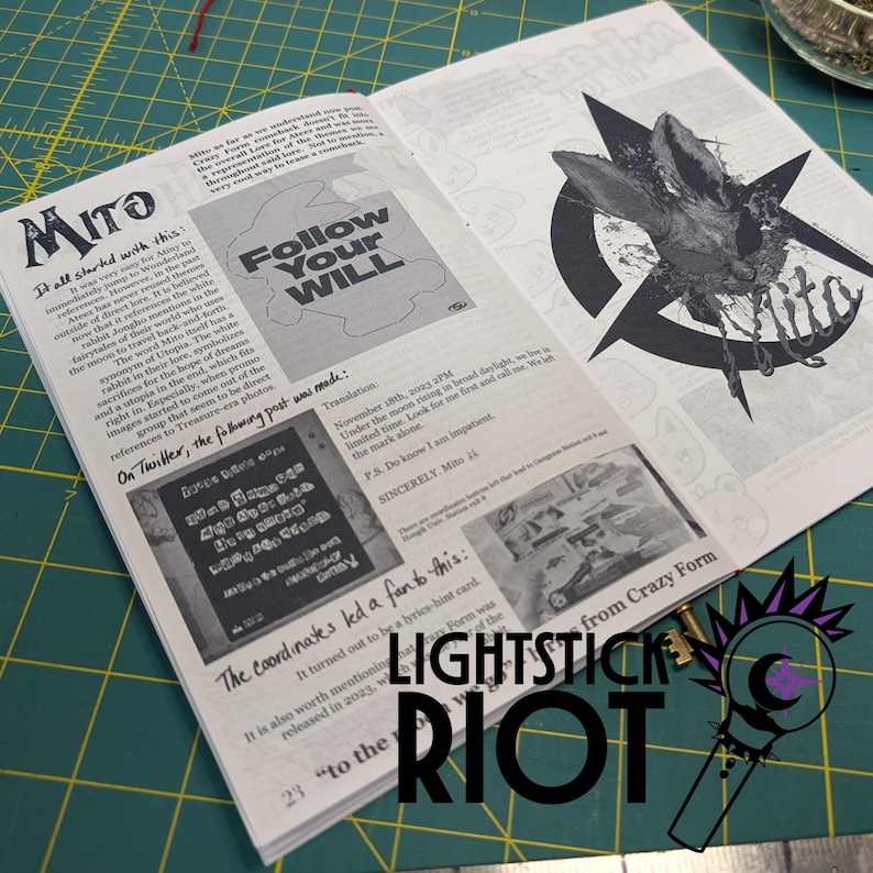 Puede incluir: Fanzine abierto con ilustraciones y texto en blanco y negro. La portada presenta la palabra "Mito" en letras estilizadas. En el interior, un gr&aacute;fico de una criatura parecida a un conejo con un dise&ntilde;o de estrella. El texto "Follow Your Will" tambi&eacute;n es visible.