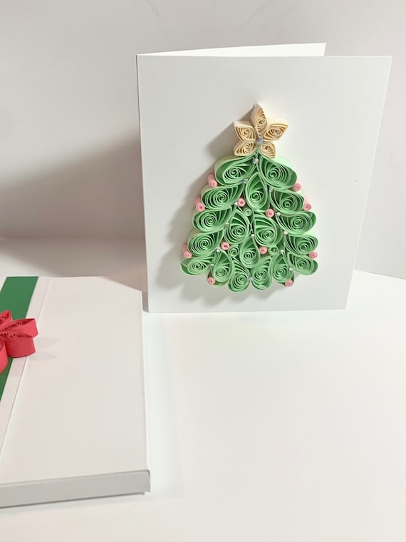 Design Minimalista Di Biglietto D'auguri Natalizio Con Albero Di Natale Lineare 423525725