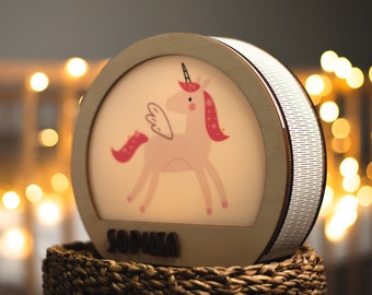 Luz nocturna de unicornio, lámpara nocturna de guardería, luz nocturna de madera para bebés con personalización personalizada, decoración de habitaciones para niños, iluminación de guardería, regalo de Pascua