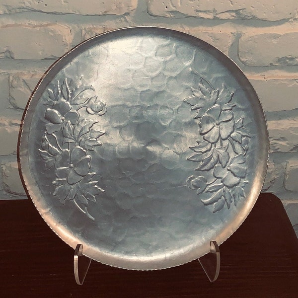 Vintage - 11.25" aluminum hammered tray/plate with lip & flower pattern