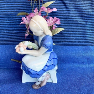 Vintage - Royal Copenhagen B & G "IDA'S FLOWERS" Porzellan Figur #2298, signiert FK