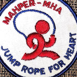 Vt. Geborduurde patch jaren 80 springtouw voor hart