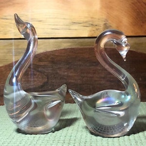 Vtg. pair of Iridescent Glass Swan Figurines