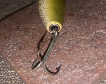 Ancien leurre de pêche en bois Paw Paw blessé au méné