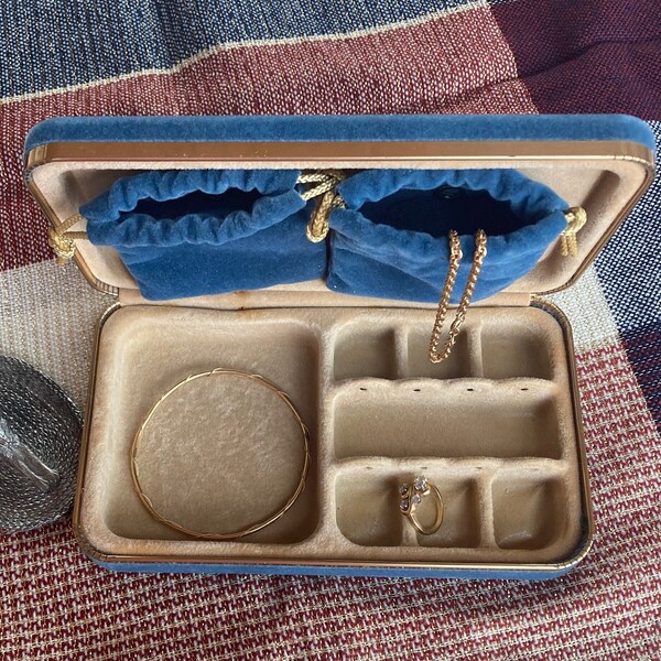 Vintage - Blue Velvet Clam Shell Jewelry Box