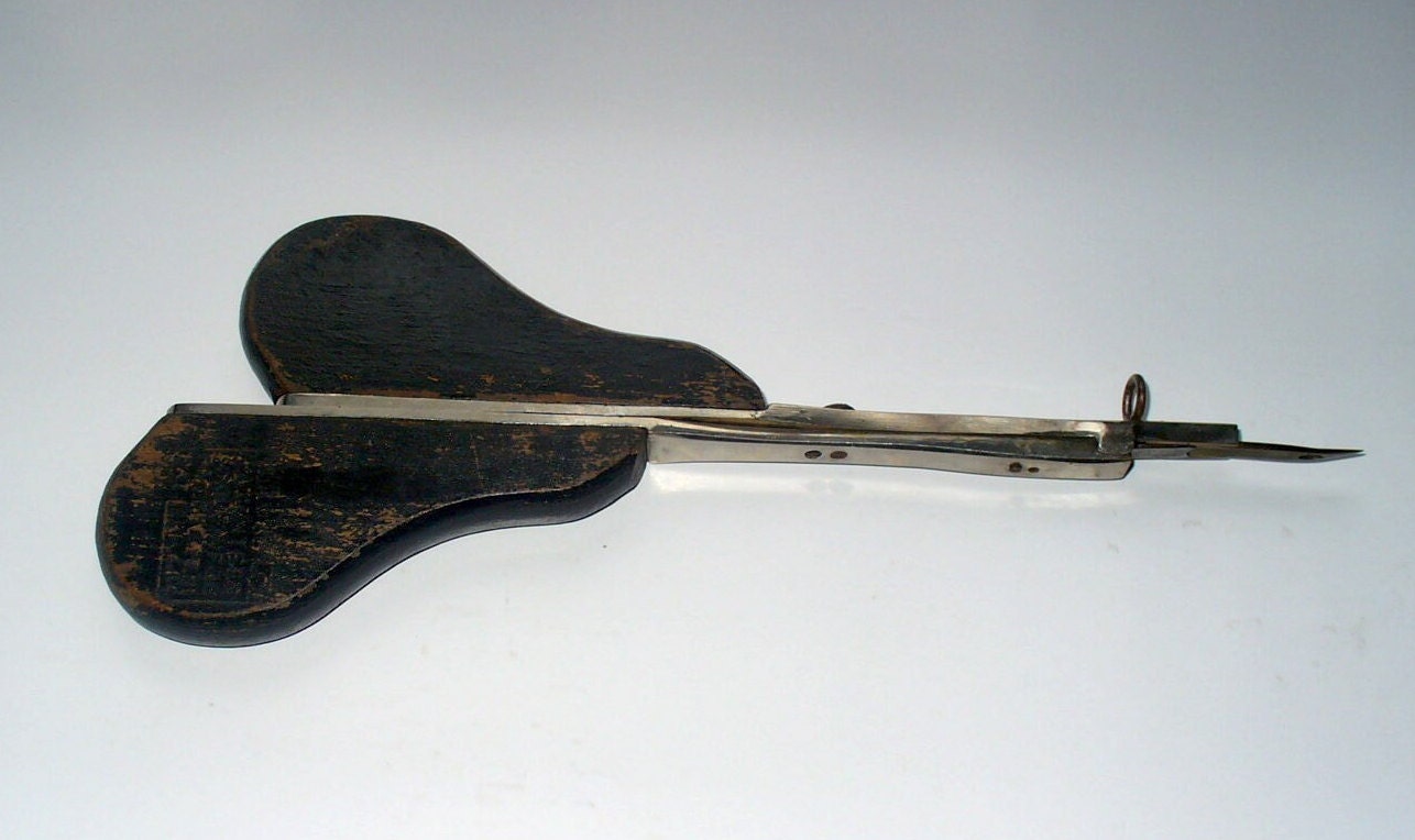 Vintage E. Ross & Co. Wooden Handle Rug Shuttle, Hook, Punch Needle Antique Rug Making Tool Pat