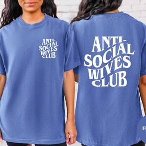 Anti Social Wives Club Comfort Colors T-Shirt: Funny Wife Gift Bild 4