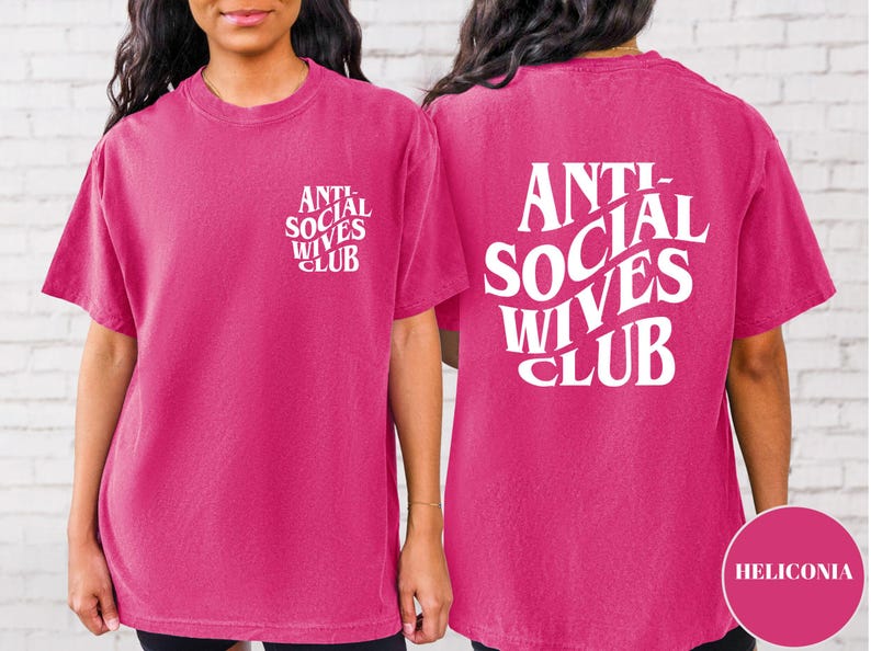 Anti Social Wives Club Comfort Colors T-Shirt: Funny Wife Gift Bild 3