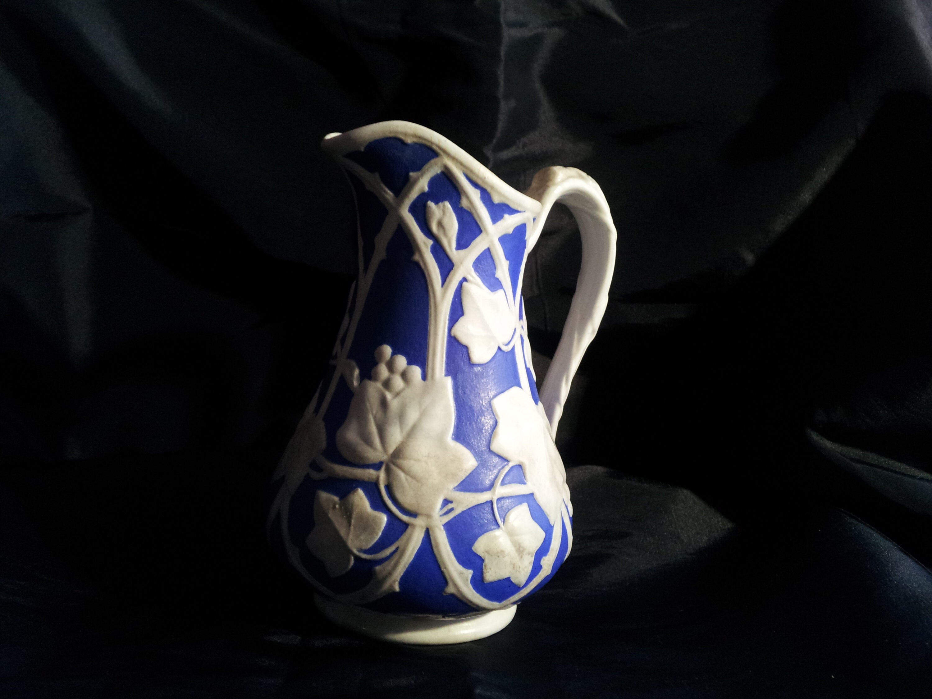 Petit Vase en Porcelaine Épais Vintage