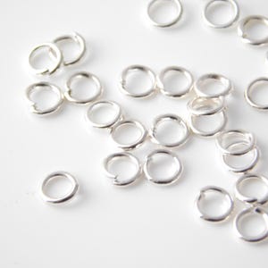 50 St. extra stabile Biegeringe versilbert 5 mm