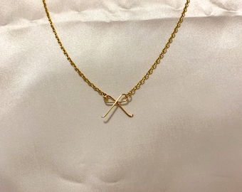 The bow collection: Silver / gold wire charm “Zahra” bow necklace