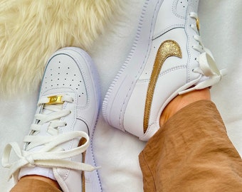 Nike Air Force 1 'Golden glitter'.