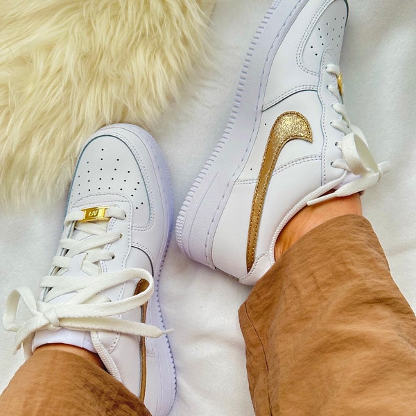 Nike Air Force 1 'Golden glitter'.