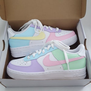 Nike Air Force 1 'Non corrispondente'. immagine 1