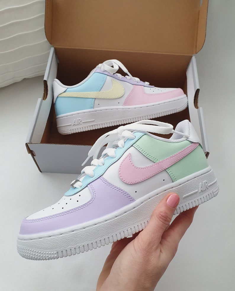 Nike Air Force 1 'Non corrispondente'. immagine 3