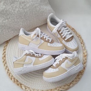 Nike creme sneakers sale