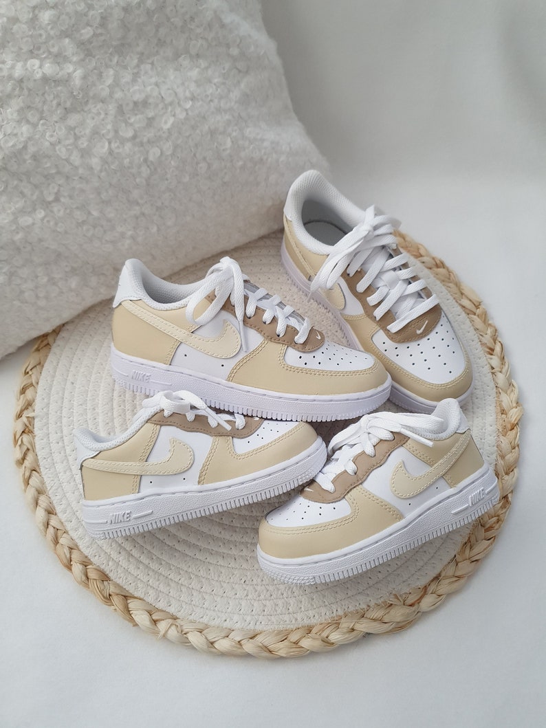 creme nike air force