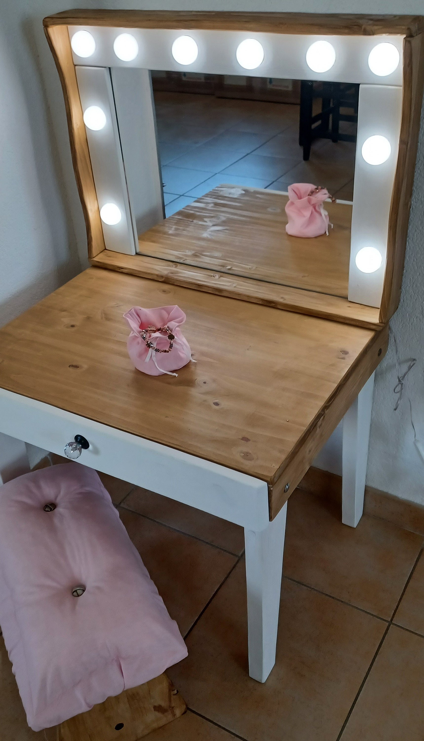 Nouvelle coiffeuse/Bureau