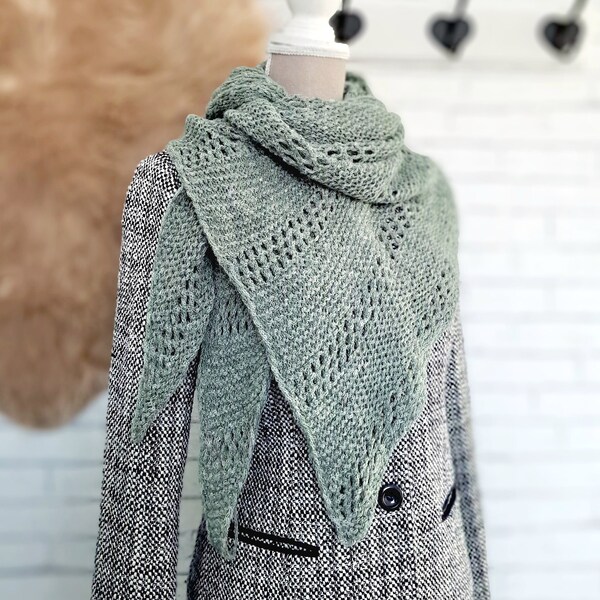 Women's triangular scarf, elegantly knitted in green with alpaca, approx. 220 cm wide, sage green scarf, light and airy, hand-knitted, great as a stole for a dress