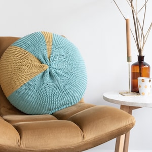 Yarn and Colors - Knitting Cushion Pattern PDF - Candy Cushion