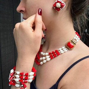 THRee Times a Lady - HOBE Conjunto completo vintage de mediados de siglo - Collar de cuentas de tres hilos, pulsera y pendientes de clip