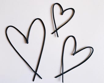Trio di cuori di filo / Parole di filo / Decorazioni per la casa / Arte murale di filo / Cuori di filo / Decorazioni murali a forma di cuore