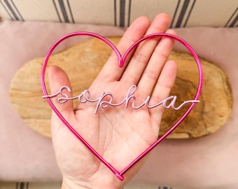 Cartello a forma di cuore in filo metallico personalizzato / Decorazione murale in filo metallico personalizzata / Decorazione murale in filo metallico fatta a mano / Regalo per matrimoni, anniversari o nascita di un bambino