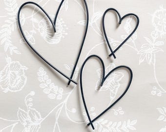 Trio di cuori di filo / Parole di filo / Decorazioni per la casa / Arte murale di filo / Cuori di filo / Decorazioni murali a forma di cuore