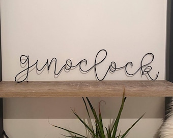 Sztuka ścienna z drutu: „Gin o Clock” – spersonalizowany cytat