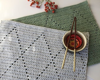 Crochet pattern placemat SANNA (pattern in English and Dutch)