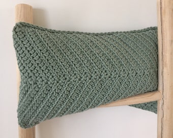 Crochet pattern pillow RUNE (pattern in Dutch)