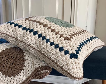 Crochet pattern pillow / crochet pillow PASTOU (pattern in English and Dutch)