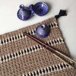 Crochet pattern placemat LINNA (pattern in English and Dutch)