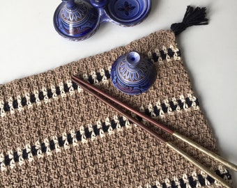 Crochet pattern placemat LINNA (pattern in English and Dutch)