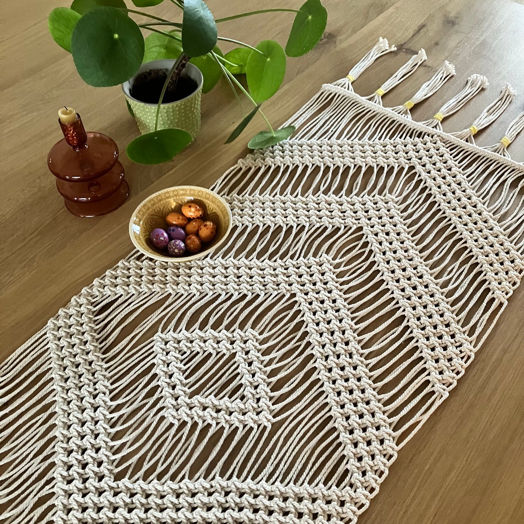 Macrame Runner RIVER macrame Pattern in Dutch - Etsy