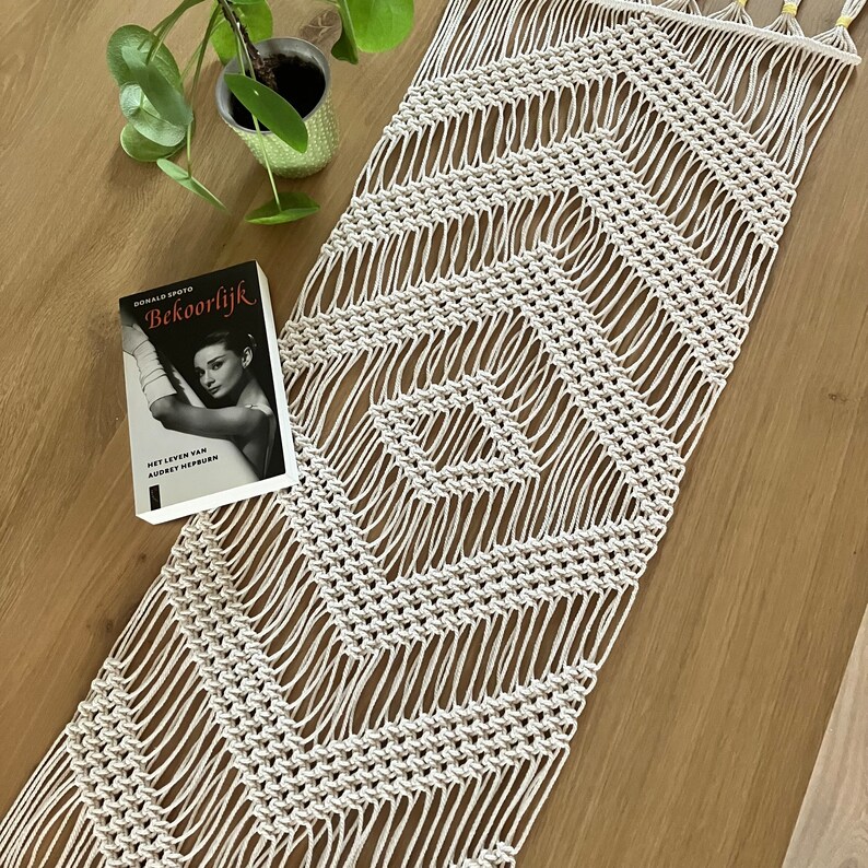 Macrame runner RIVER macrame pattern in Dutch image 4