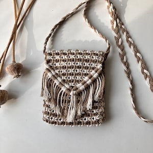 Boho macrame phone bag HAZEL (macrame pattern in Dutch)