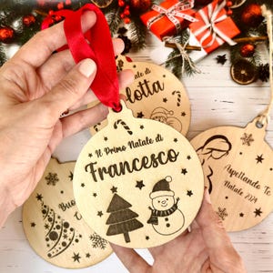 Set da 2 Palline di Natale Incise in Legno Personalizzate, Decorazione Albero di Natale, Regalo Nonni, Regalo Famiglia, Il mio Primo Natale