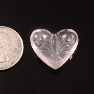 Natürliche Rosenquarz Schnitzerei - Rosenquarz geschnitzt - Rosenquarz Herzform Schnitzerei - Edelstein - Größe - 20x24mm - 32.60 Carat Naturstein