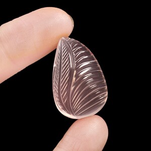 Natürliche erstaunliche Rosenquarz Carving Rosenquarz Fancy Carving Rosenquarz Geschnitzter Rosenquarz Edelstein Größe - 26.50x17mm - 29.30 Carat