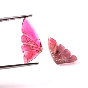 Naturalny Turmalin Motyl Rzeźba Bio Turmalin Rzeźbiony Turmalin Rzeźba fantazyjna Kamień naturalny Rozmiar 19 x 9 mm - 5,10 Karat
