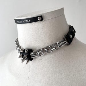 Gargantilla de cuero con pinchos hecha a mano CX1: Collar gótico punk
