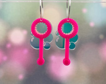 Pendientes de aro con varita de burbujas