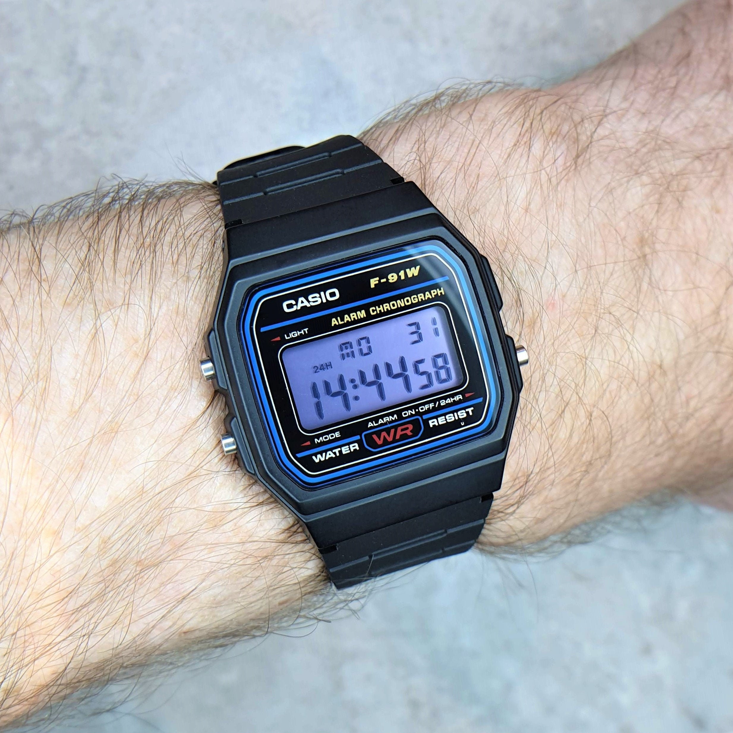 Casio F91 Retro morado, Cronometro y alarma formato horario…